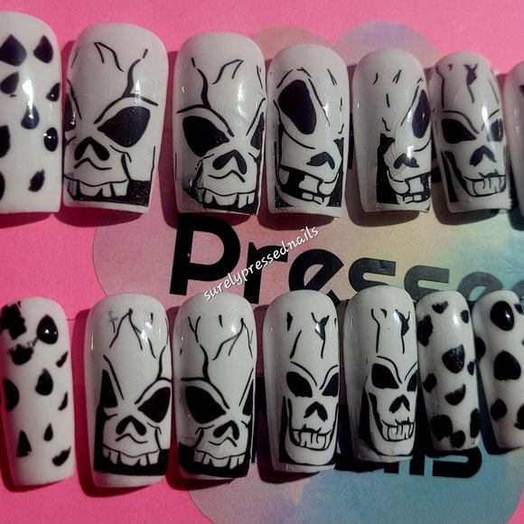 Square Black and White Skull Design Press on Nails Set - Picture 2 of 3